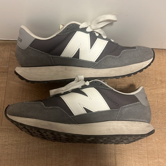 Women’s Authentic New Balance 237 - Picture 3 of 7